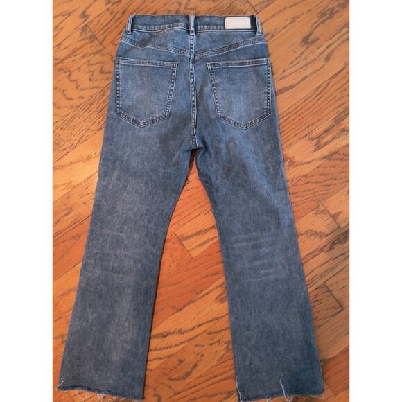 Express Cropped Flare Hi Rise Jeans Wmn's Sz 4 Frayed Stonewashed Stretch Denim - Picture 8 of 16